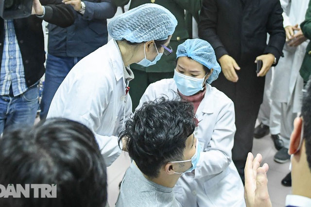 1 trong 3 tình nguyện viên đầu tiên được tiêm thử vắc xin Nanocovax