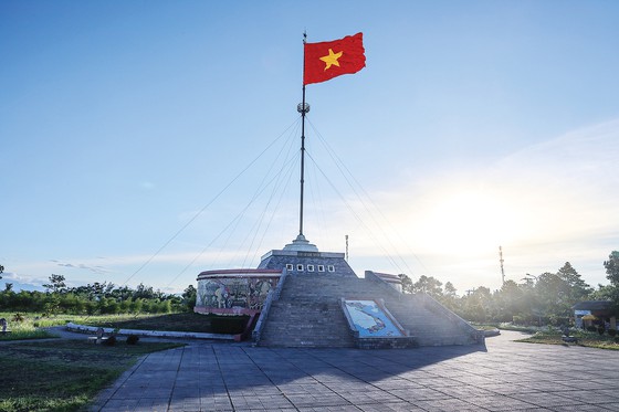 Cột cờ thành cổ Quảng Trị