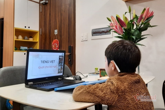 Học sinh dưới lớp 3 chưa thể tự học trực tuyến khi không có bố mẹ