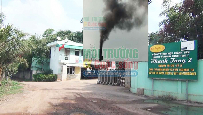 Công ty môi trường Thanh Tùng 2 tiếp tục xả khói thải đen sì, khét lẹt ra môi trường thách thức pháp luật