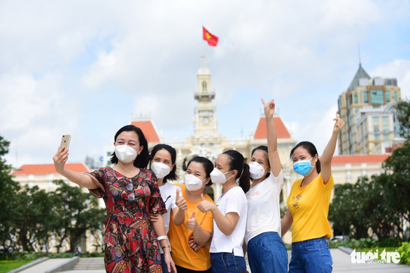 TP.HCM chính thức trở thành vùng xanh (cấp độ 1) sau nhiều tháng duy trì ở cấp độ 2 (vùng vàng) - Ảnh: DUYÊN PHAN