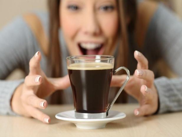 Bạn nên uống không quá 4 tách cà phê mỗi ngày.