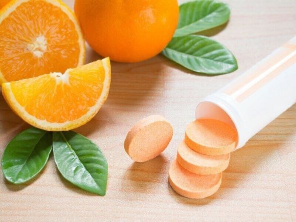 Thông tin vitamin C dạng sủi và nước cam làm bệnh COVID-19 lâu khỏi là không có cơ sở khoa học.