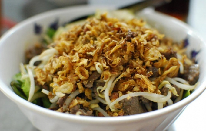 Món bún bò Nam Bộ là một món bún trộn. Ảnh: Tripadvisor.