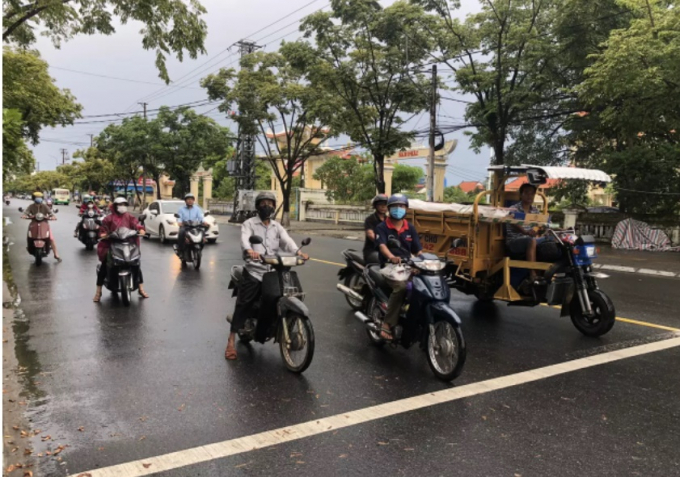 Xăng tăng ảnh hưởng trực tiếp đến giá cước vận chuyển