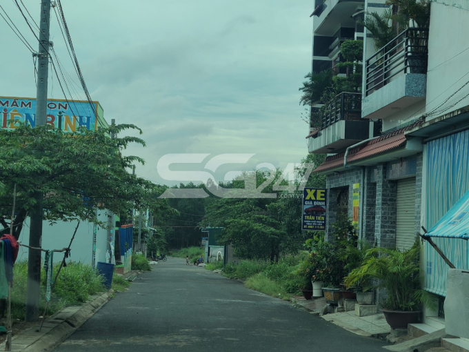 chủ đất làm đường kéo điện, thậm chí làm đường thảm nhựa đường