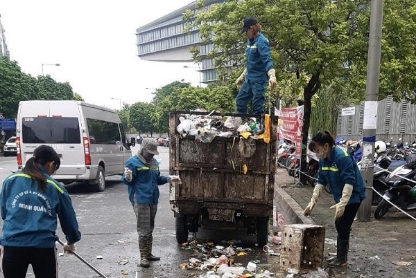 Thêm 46 công nhân vệ sinh môi trường tố công ty nợ lương.