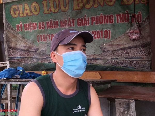 Anh Bùi Mạnh Tới bị công ty nợ 8 tháng lương.