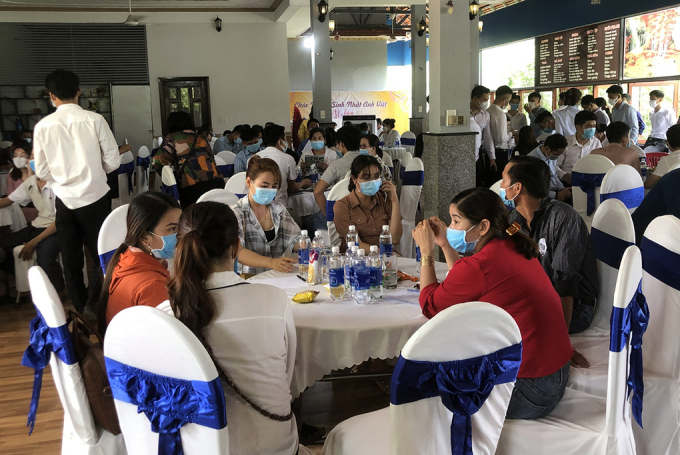 Khu vực tổ chức sự kiện có hơn 100 người tham gia. Ảnh: Văn Trăm
