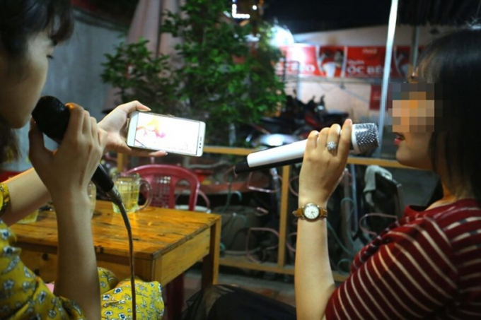 Trong những ngày giãn cách xã hội, người dân hạn chế đi lại, nhiều công ty cũng cho nhân viên làm việc trực tuyến tại nhà. Để