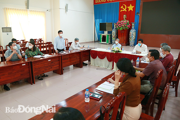 Bí thư Huyện ủy Nhơn Trạch Lê Thành Mỹ phát biểu cảm ơn và bày tỏ sẵn sàng phối hợp với các huyện đưa công nhân đi giãn cách an toàn. Ảnh Báo Đồng Nai