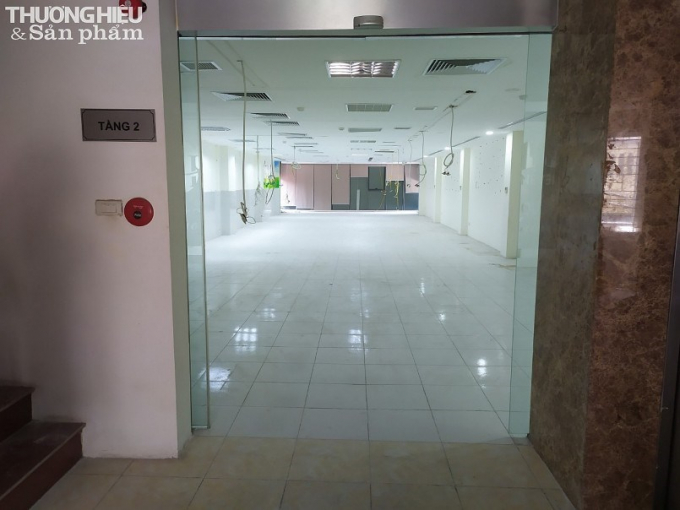 Bà Hoàng Thanh Bình và gia đình đã sửa chữa từ tầng 1 đến tầng 4 của căn nhà 79 Láng Hạ theo đúng yêu cầu của Eximbank.