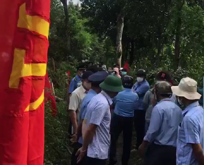 Hầu hết những người tham gia cưỡng chế không đảm bảo khoảng cách an toàn về phòng, chống dịch Covid-19.