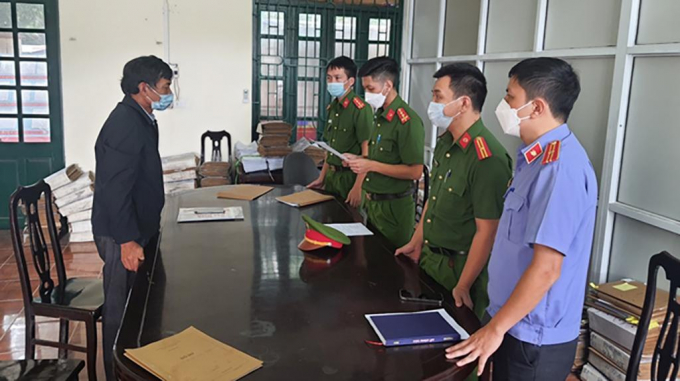 Cơ quan chức năng đọc quyết định khởi tố bị can, lệnh bắt tạm giam đối với ông Vũ Văn Nam, nguyên Trưởng phòng TN-MT H.Yên Phong VIỆN KSND TỈNH BẮC NINH