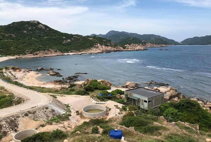 Khu vực Công ty Bình Ba xây dựng nhiều công trình không phép tại đảo Bình Ba. (Ảnh: Tiền Phong).
