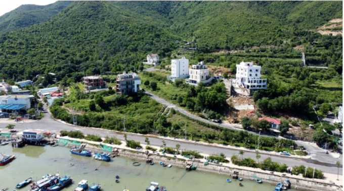 Các công trình vi phạm trật tự xây dựng tại dự án Nha Trang Seapark bị buộc tháo dỡ, khắc phục hậu quả. (Ảnh: Khải An).