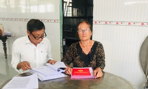 Bà Nguyễn Thị Ánh đề nghị làm rõ những bất thường về sổ đỏ 6 không