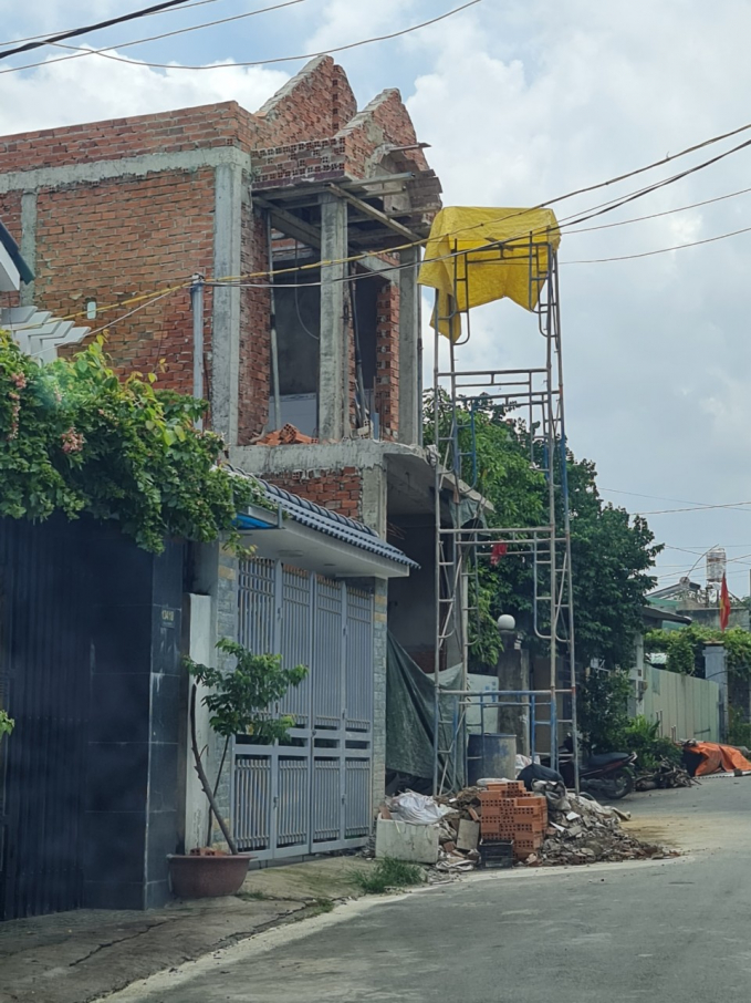 Chủ đất cũng đang hoàn thiện công trình
