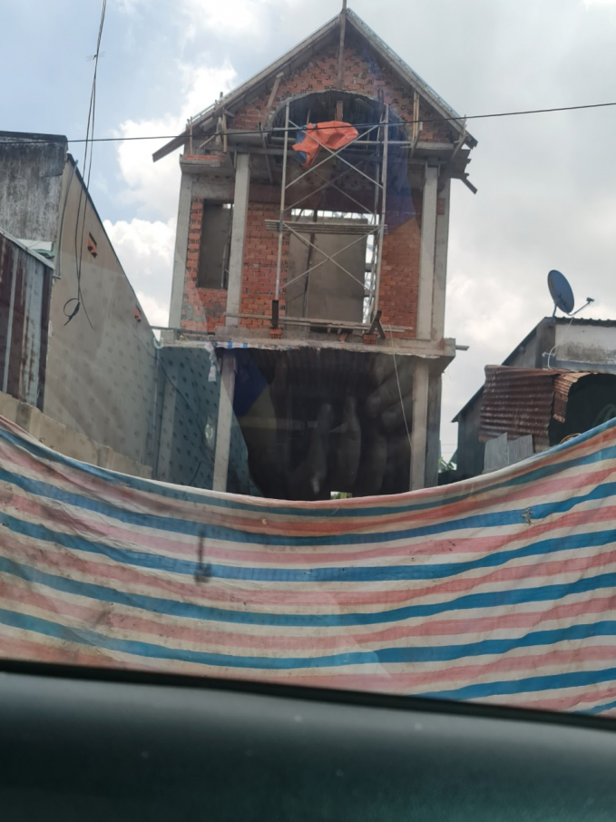 tờ 87 thửa 85 diện tích 123,9m2 đất vui chơi giải trí công cộng tuy nhiên trên đất là công trình xây dựng 1 trệt một lầu đã thành hình và đang hoàn thiện...