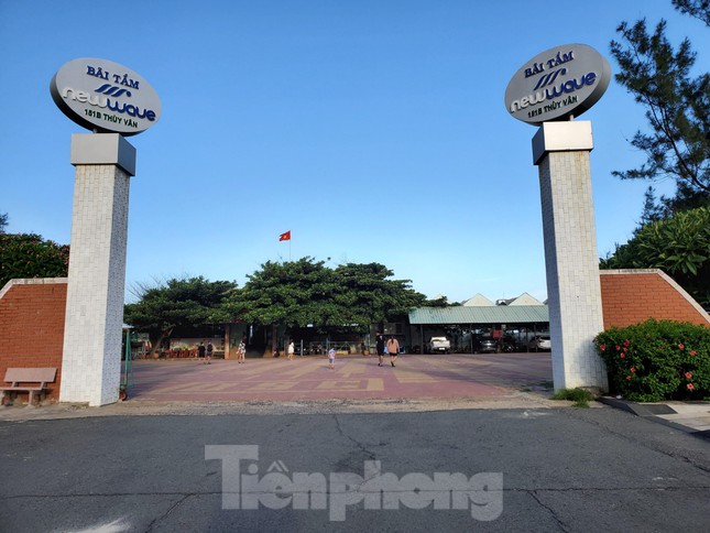 Trả lời Tiền Phong, ông Vũ Hồng Thuấn, Phó chủ tịch UBND TP.Vũng Tàu, tỉnh Bà Rịa-Vũng Tàu cho biết, Vũng Tàu đã gửi thông báo cho 9 doanh nghiệp “xài chùa” hơn 28 ha đất bãi biển ở Bãi Sau, đề nghị bàn giao mặt bằng trước ngày 31/5. Nếu các doanh nghiệp không tự giác bàn giao thì UBND TP.Vũng Tàu sẽ lập kế hoạch và thực hiện cưỡng chế theo quy định.