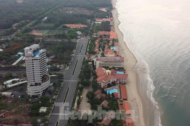 UBND TP.Vũng Tàu có văn bản thông báo đến từng doanh nghiệp “xài chùa” đất vàng ở bãi biển Bãi Sau, đề nghị thực hiện bàn giao mặt bằng chậm nhất là ngày 31/5.