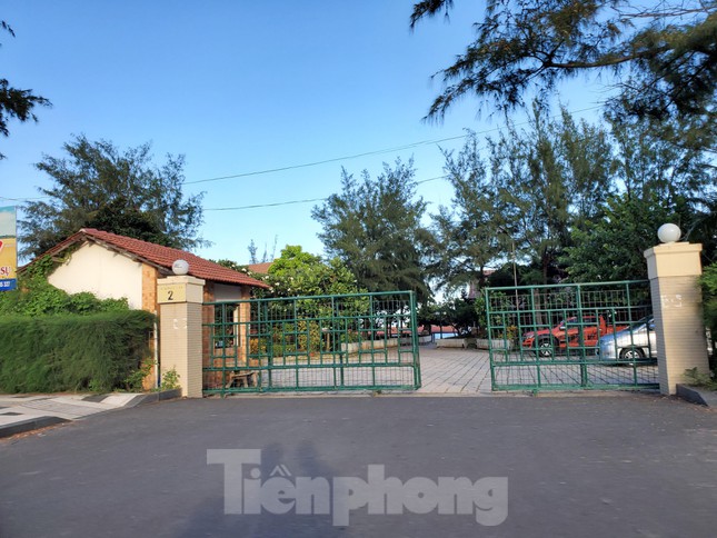 Phó chủ tịch UBND TP.Vũng Tàu cho biết thêm, khi làm việc với 9 doanh nghiệp trên, họ kiến nghị Vũng Tàu cho thuê đất tới lúc có nhà đầu tư mới. Từ nay đến lúc có nhà đầu tư mới, các doanh nghiệp này sẽ trả tiền thuê đất. Khi nhà đầu tư mới vào thực hiện dự án, các doanh nghiệp này sẽ bàn giao đất sạch.