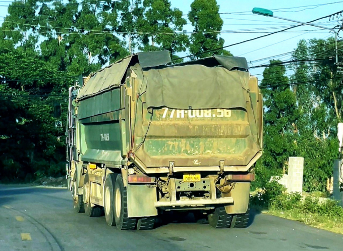 Một chiếc xe chở đá từ khu vực Tân Hòa - P.Nhơn Hòa – TX. An Nhơn tỉnh Bình Định lưu thông theo hướng TX An Khê, tỉnh Gia Lai