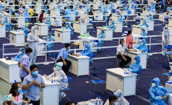 Sở Y tế Đồng Nai Phan Huy Anh Vũ vừa ký văn bản đề nghị các cơ sở y tế ngoài công lập trên địa bàn tỉnh huy động lực lượng tham gia để triển khai thực hiện Chiến dịch tiêm vaccine (ảnh Quỳnh Danh)