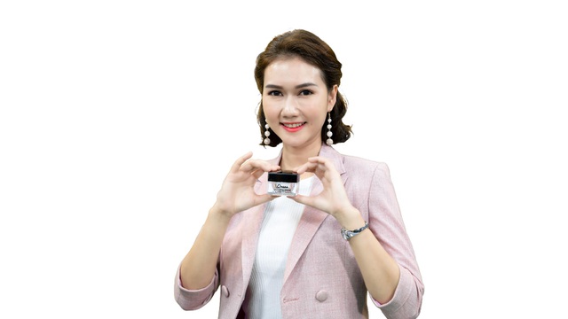 Diễn viên, MC Hương Giang tin dùng Dưỡng chất Orana