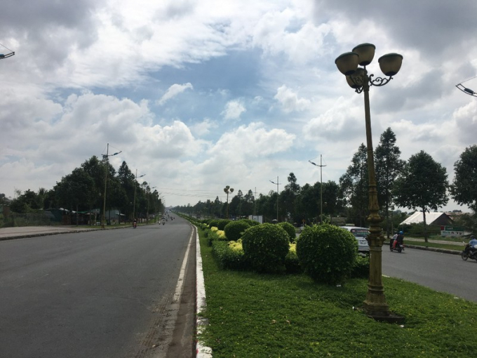 Hai bên đường Võ Văn Kiệt được UBND TP Cần Thơ ưu tiên dành cho các dự án khu đô thị lớn tạo điểm nhấn cho TP. Ảnh: NHẪN NAM