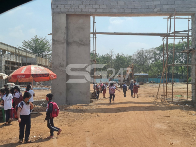 Thoải mái đu bám vào giàn giáo