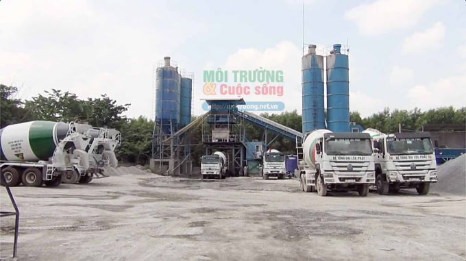 Trạm trộn bê tông Đại lộc Phát bị người dân tố cáo hoạt động gây ô nhiễm môi trường, ảnh hưởng nghiêm trọng tới cuộc sống cũng như sức khoẻ của người dân