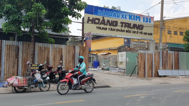 Khu đất 131 Hồng Hà, P.9, Q.Phú Nhuận, TP.HCM, đã được rào tôn bên ngoài, chỉ chừa phần cổng ẢNH: SỸ ĐÔNG