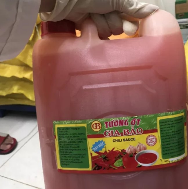 Một số nguyên liệu được phụ huynh phản ánh là giá rẻ bất ngờ được trường sử dụng