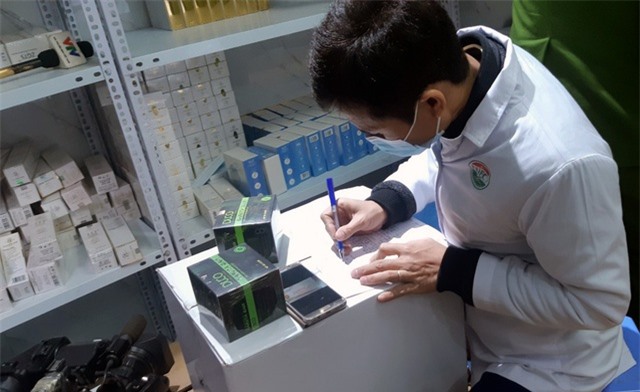Lấy mẫu để làm rõ về chất lượng sản phẩm.