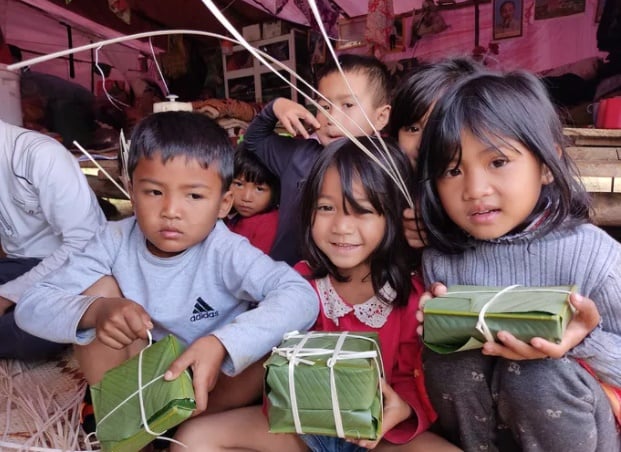 Những đứa trẻ người Bru - Vân Kiều mong một cái Tết có quần áo mới, có thức ăn ngon.