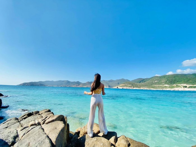 Từ tháng 2 đến tháng 6, những đợt sóng biển kiều diễm trong làn nước trong xanh nhẹ nhàng. Ảnh: FB: Cuong Phan