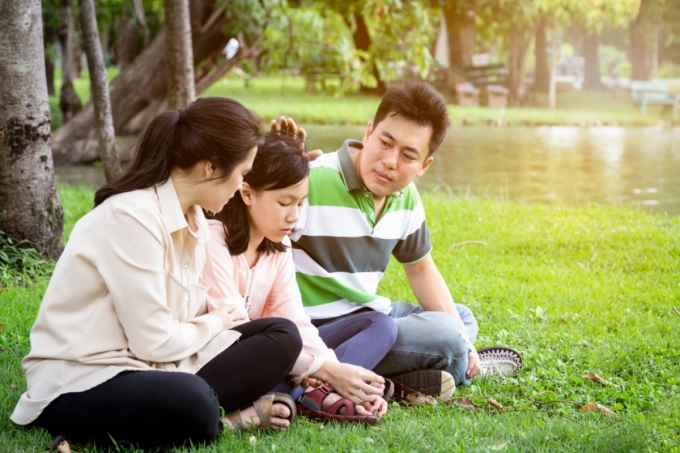 Cha mẹ hãy lắng nghe để trở thành người bạn tốt của con