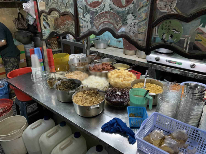 quan-che-ma-ton-tai-gan-80-nam-o-sai-gon-van-tap-nap-nguoi-toi-an-foody-che-cot-dien-che-nguoi-hoa-khu-den-nam-ngon--1597047312-89-width1500height1125