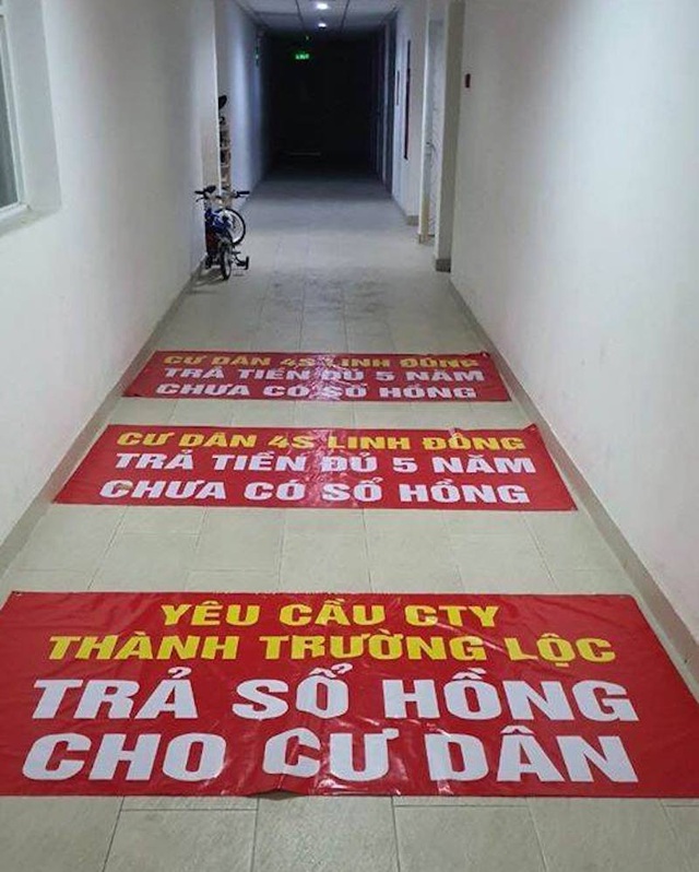 Ngày 9/7, người dân sống ở chung cư này đã căng băng rôn để đòi quyền lợi chính đáng của mình.