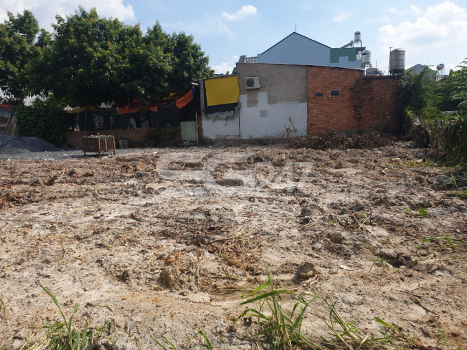 công khai chào bán với giá hơn 10 triệu đồng/m2