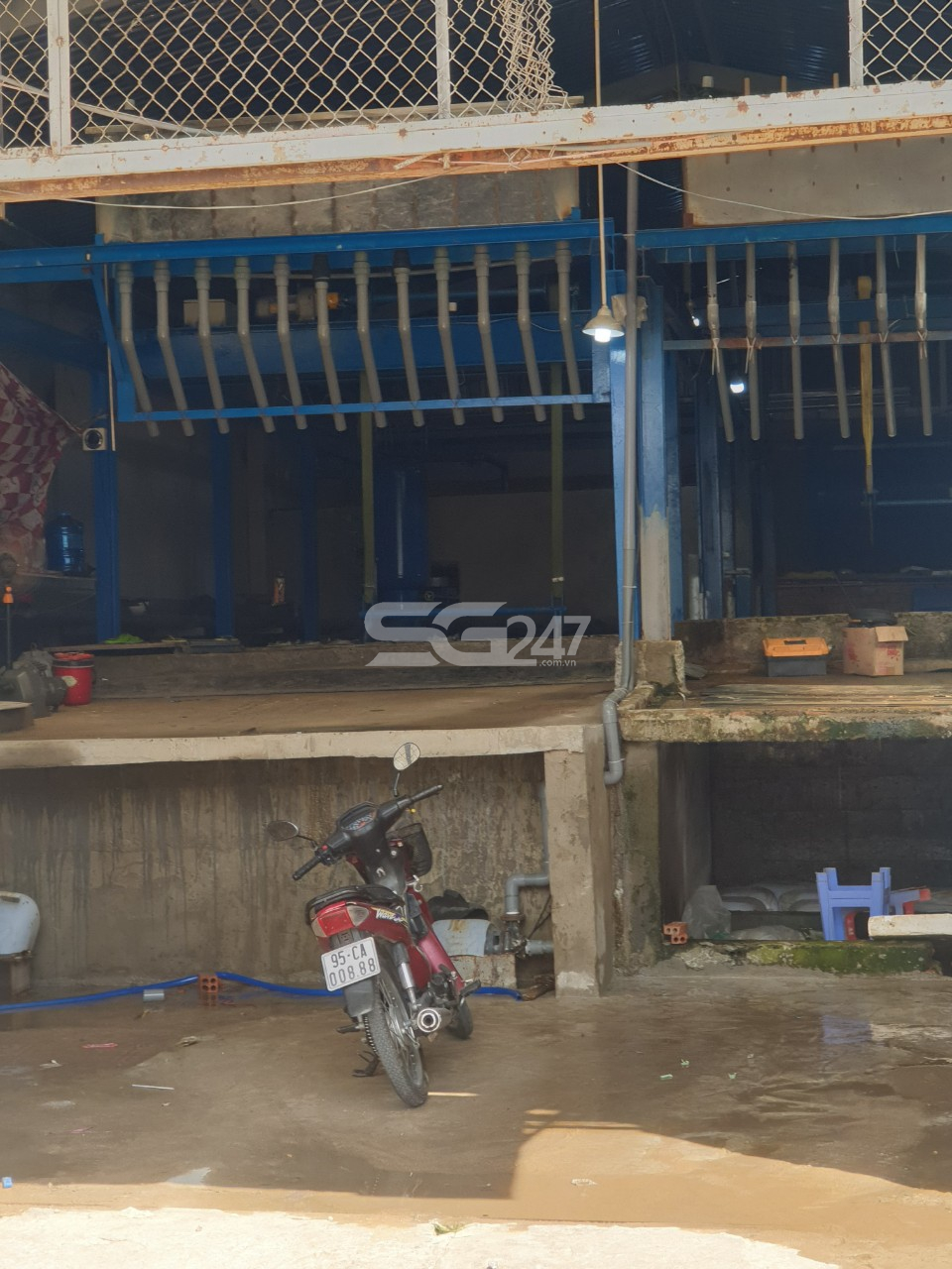 Hình ảnh máy móc, thiết bị bên trong xưởng sản xuất nước đá