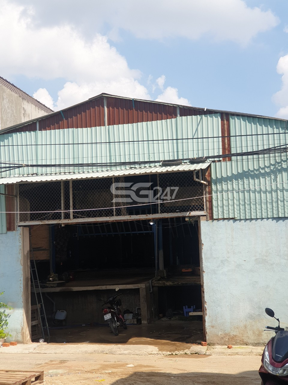 Xưởng sản xuất nước đá của ông Huy