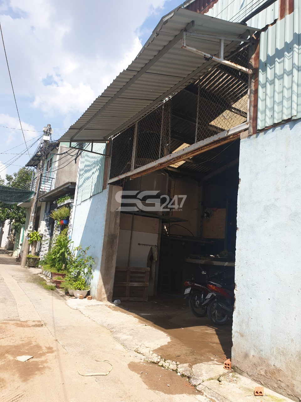 Xưởng sản xuất nước đá của ông Huy trong khu dân cư yên tĩnh