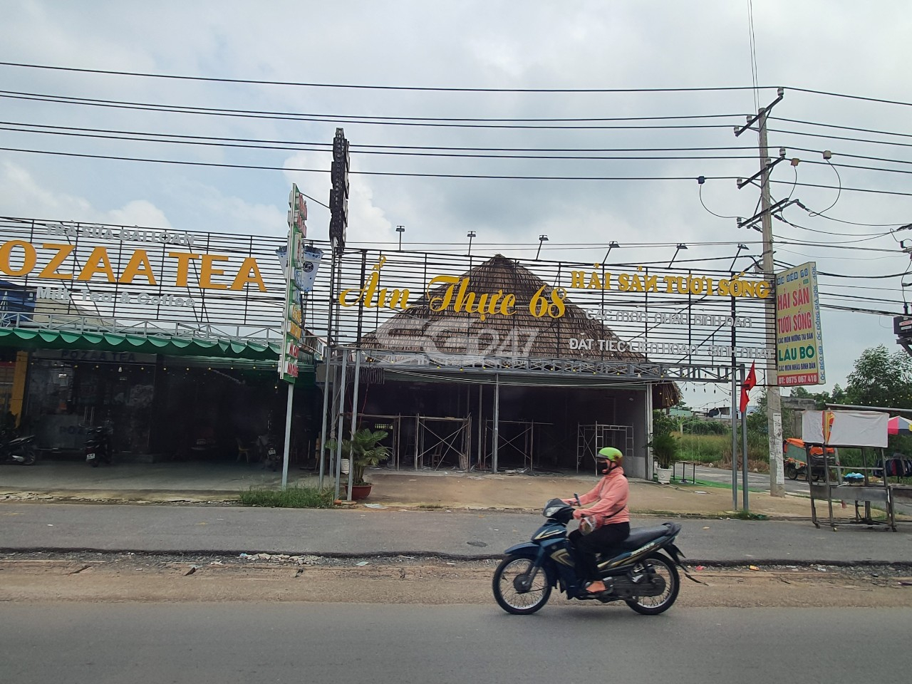 Nhà ở và các ki-ốt tại thửa 313