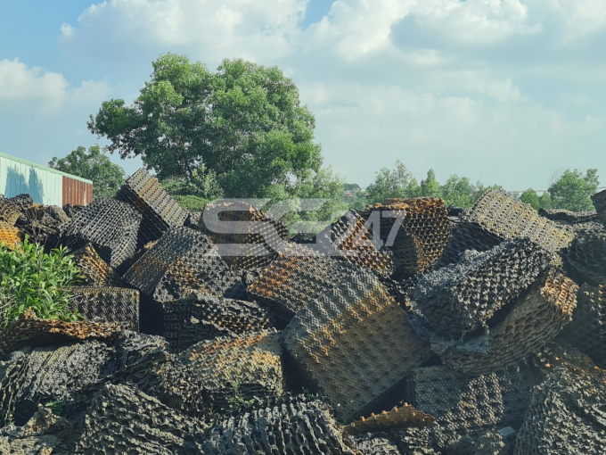 Phế liệu để bừa bãi ra khắp nơi tại khu vực ấp 6, 7 xã Thiện Tân, huyện Vĩnh Cửu, tỉnh Đồng Nai