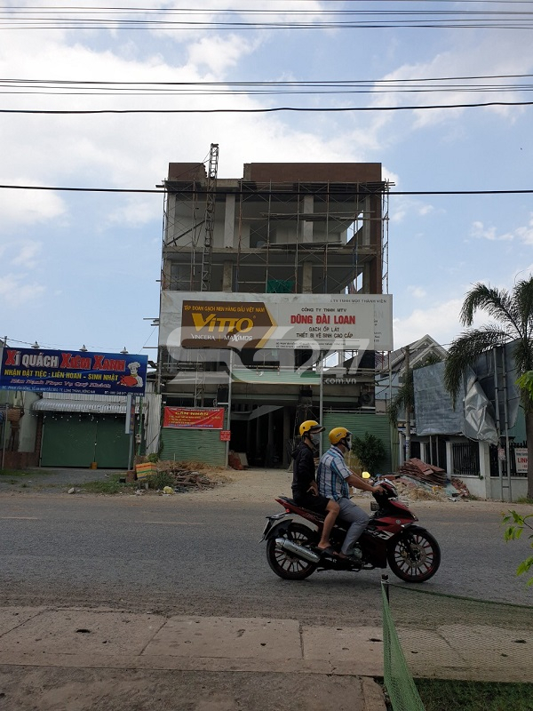 Căn nhà 4 tầng sắp hoàn thiện của ông Trần Văn Sỹ tại địa chỉ đường Phạm Văn Đồng, Tổ 18, Khu Cầu Xéo cũng là một trong những công trình được điểm tên trong đơn tố cáo