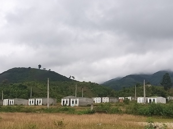 Những căn nhà bị bỏ hoang nhiều năm nay