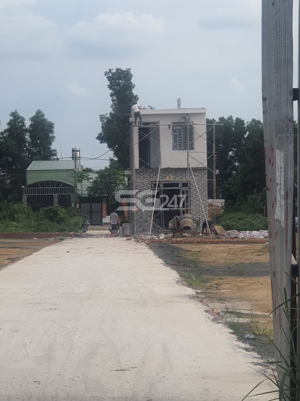 Đường bê tông rộng 4m bên trong khu phân lô