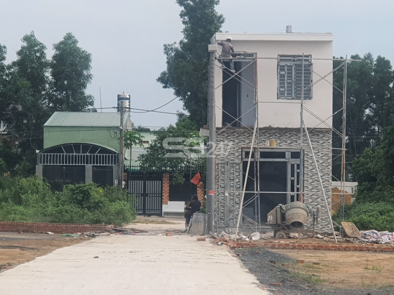 Một số căn nhà đã được đưa vào sử dụng tại khu đất